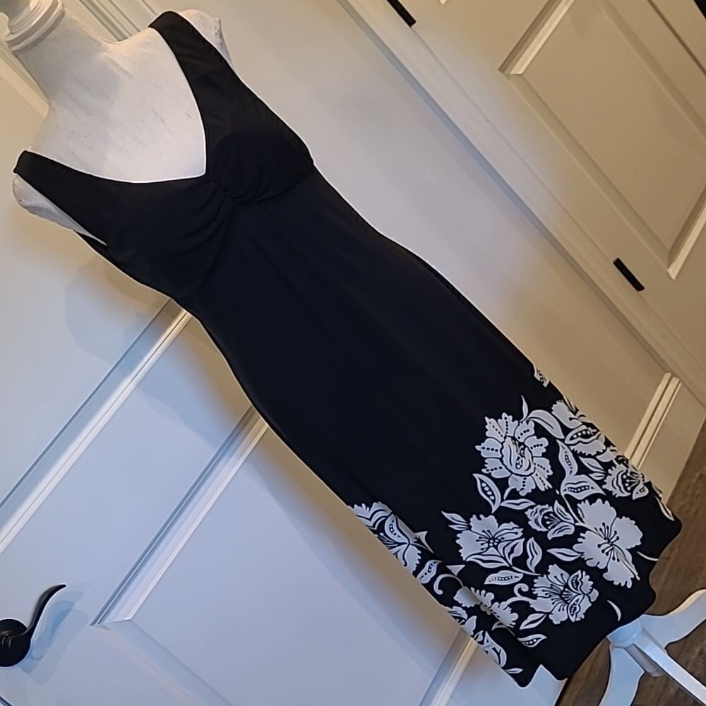 Karin Steven's sz 6 blk sundress with white florals around hem NWT